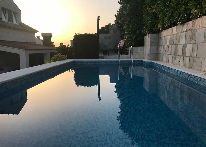 Blue Diamond Apartment *